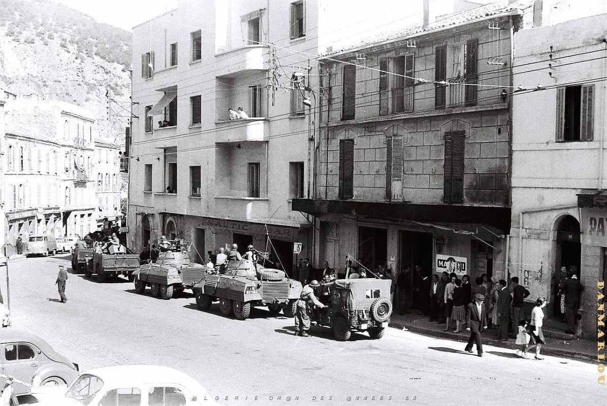 MB ca- 10- rue d' Orleans et place Emerat.JPG